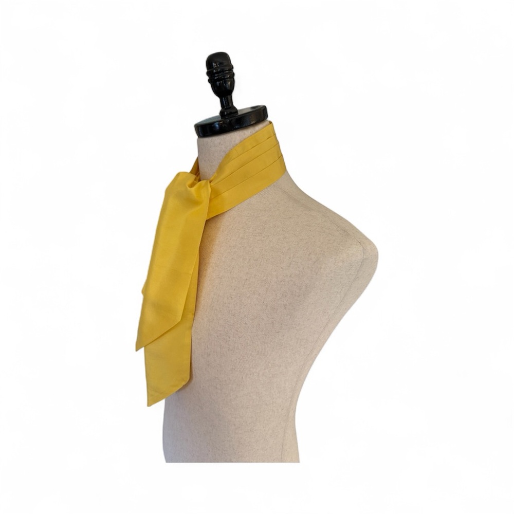 Vintage Saks Fifth Avenue Vibrant Yellow Silk Ascot tie - Picture 3 of 4